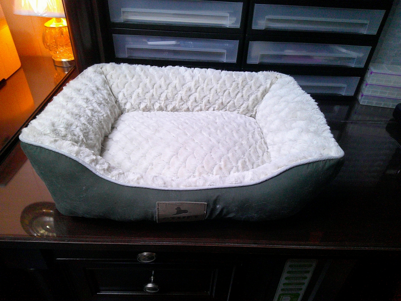 Cat Bed (Green & White) (image for) Cat Bed (Green & White)